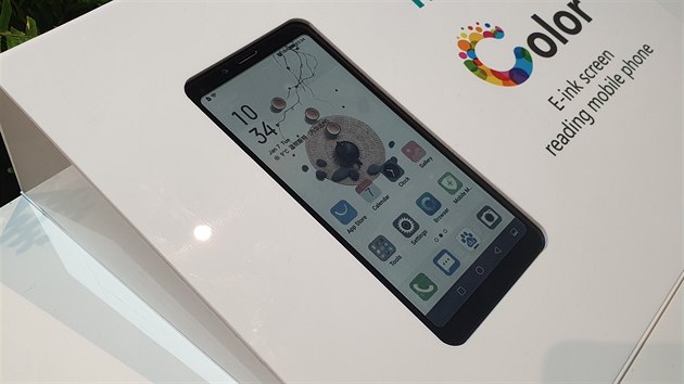 Hisense prototyp smartphonu s e-ink displejem