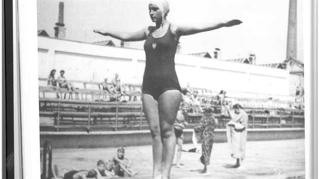 V mladých letech sbírala herečka Vlasta Fialová úspěchy také ve skocích do vody.