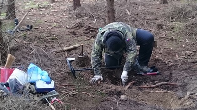 Po letech marnho hledn u Ji Pernica v objeven vysnnho pokladu nedoufal. Na zatku ledna se vak v lese na Blanensku dokal, kdy objevil padestku minc ze 16. stolet.