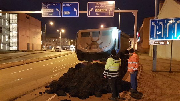 Pobl Novho divadla v Plzni vysypal taha kaly z istiky.