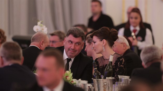 Prezidentv poradce Martin Nejedl se zastnil ve panlskm sle Praskho hradu charitativnho plesu prezidenta Miloe Zemana a jeho manelky Ivany.