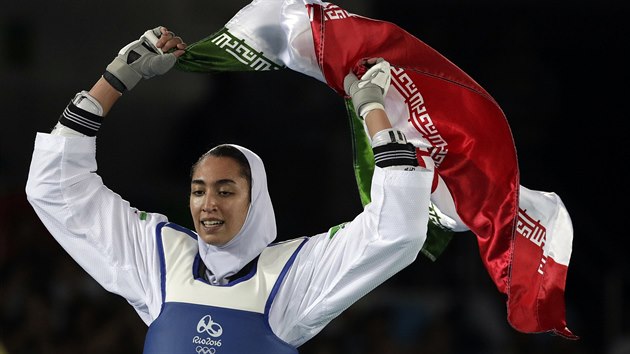 rnsk taekwondistka Kima Alzadeov oslavuje bronzovou medaili na olympid v Riu. (18. srpna 2016).