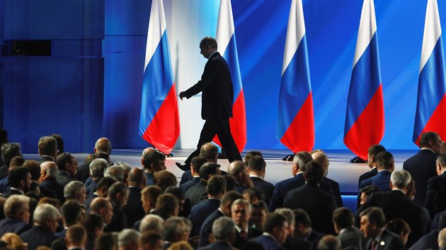 Rusk prezident Vladimir Putin odchz ze slu po skonen projevu. (15. ledna 2020)