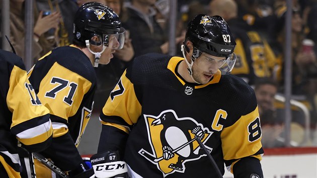 Hokejista Sidney Crosby se po zrann vrtil do NHL, dil po boku Jevgenije Malkina v dresu Pittsburgh Penguins.