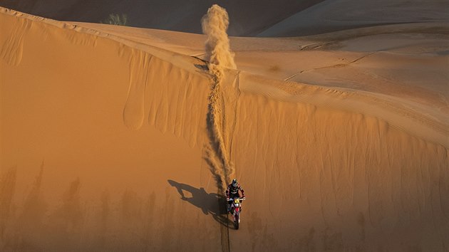 Americký motocyklista Ricky Brabec v 11. etapě Rallye Dakar.