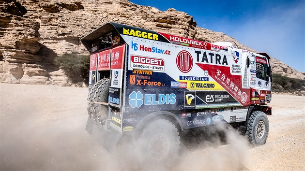 Posádka Martin Šoltys, David Schovánek a Tomáš Šikola z týmu Buggyra s kamionem Tatra.na Rallye Dakar 2020.