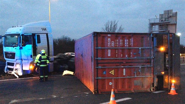 idika nabourala do kontejneru, kter za jzdy vypadl z kamionu na Praskm okruhu. (13.1..2020)