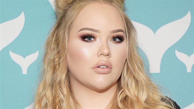 Youtuberka Nikkie De Jager znm jako NikkieTutorials (New York, 23. dubna 2017)