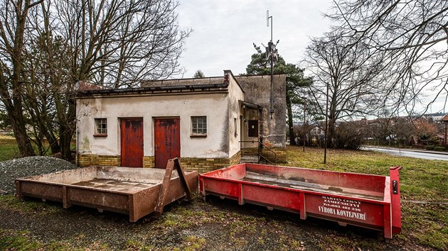 Objekt bývalého místního národního výboru v Roudničce s nevyužívanou hasičskou zbrojnicí.