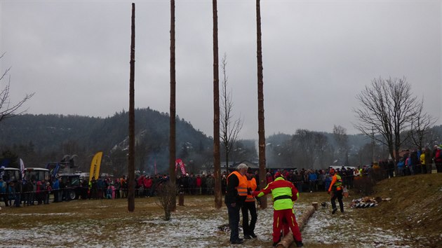 Dřevorubci v Adršpachu ve finále káceli na přesnost a čas.