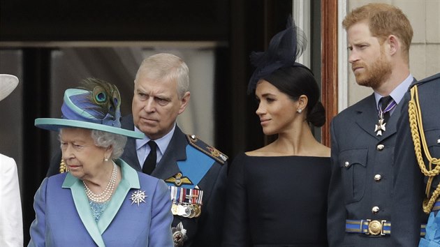 Královna Alžběta II., princ Andrew, vévodkyně Meghan a princ Harry (Londýn, 10. července 2018)