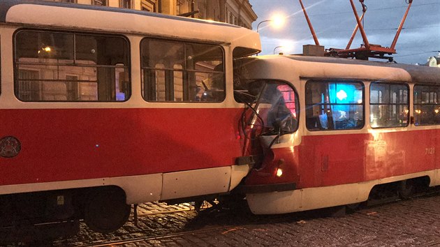 Na praskm Pohoelci se srazily dv tramvaje, jely po stejn koleji (10.1. 2019)