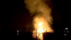 Výbuch a následný poár v areálu chemické továrny u msta Tarragona ve...