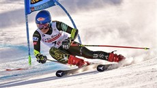 Mikaela Shiffrinová ze Spojených států na trati obřího slalomu v Sestriere.