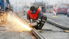 V Nádra�ní ulici jezdí �ty�i denní a jedna no�ní linka.