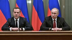 Ruský premiér Dmitrij Medveděv ve středu oznámil demisi své vlády na pozadí...