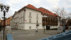 Jiho�eské divadlo sídlí v budov� u �eky Mal�e.