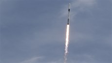 Americká soukromá vesmírná spolenost SpaceX provedla bezpenostní test své...