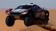 Posádka Mathieu Serrador, Fabian Lurquin na trati rallye Dakar 2020.