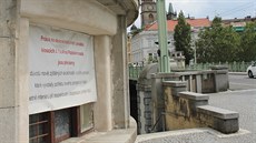 Oprava dvou kiosků na Pražském mostě v Hradci Králové byla přerušena  (13. 8....