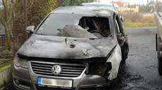 Auto sestry Josefa Rychtáe nkdo úmysln zapálil (Praha, 14. ledna 2020).