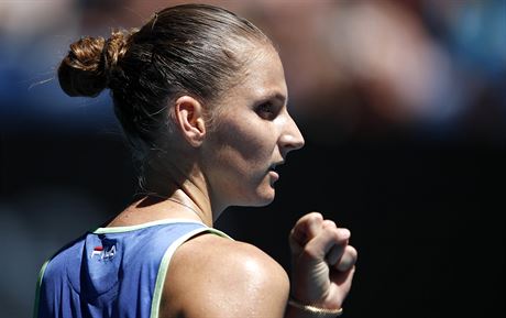Karolna Plkov se povzbuzuje ve tetm kole Australian Open.