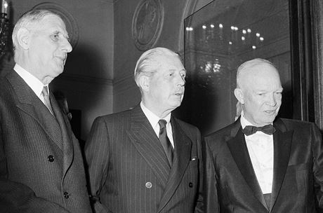 Prezident Charles De Gaulle (vlevo), britsk premir Harold MacMillan...
