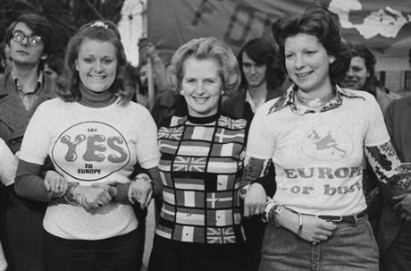 Vdkyn Konzervativn strany Margaret Thatcherov ve svetru s evropskmi...