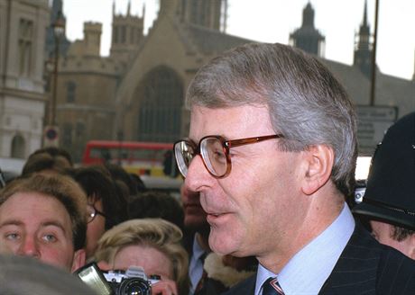 Nstupcem Margaret Thatcherov se stal ministr financ John Major. (22....