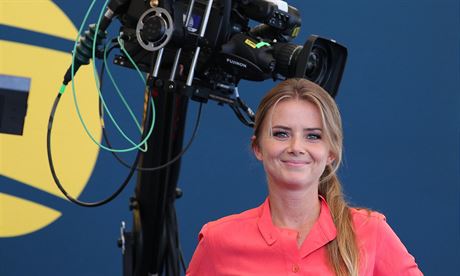 Daniela Hantuchová coby televizní reportérka pi tenisovém US Open.