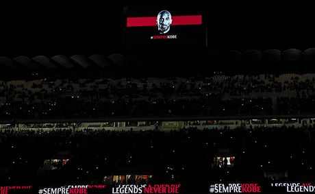 Fotbalisté AC Milán spolen se svými fanouky uctili památku tragicky zesnulé...