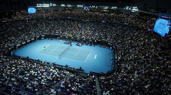 Pohled na kurt, kde se odehrává osmifinálový duel Australian Open mezi výcarem...