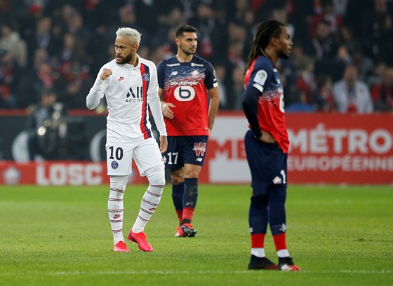 Neymar z Paris St. Germain slaví gól proti Lille.