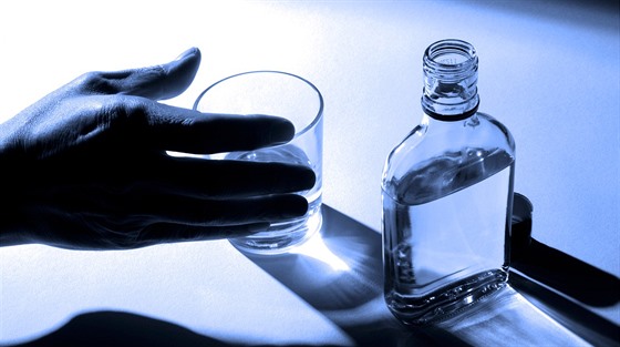 S alkoholem má problém na devatenáct procent dospělé populace Česka. Suchej...