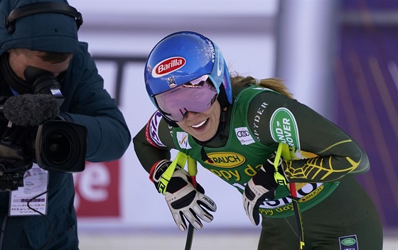 Mikaela Shiffrinová v cíli sjezdu v bulharském Bansku.