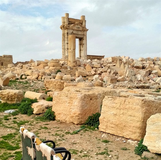 Mezi nejzajímavjí syrské památky patí Palmýra. Ta vak citeln utrpla po obsazení islámským státem.