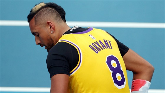 Nick Kyrgios v dresu Kobeho Bryanta.