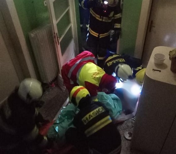 Čtyřiadevadesátiletý obyvatel domu v Kostelci nad Orlicí utrpěl při požáru...