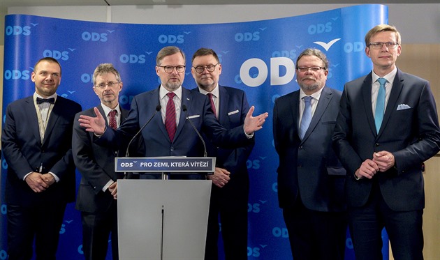 Vládní trojlístek stále tápe. Půjde ODS do eurovoleb sólo?