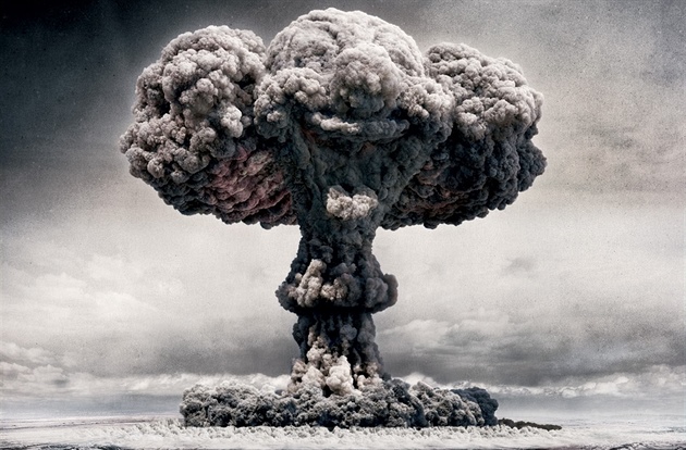 Atomová bomba, nebo klaun? V postapokalyptickém ánru ádná pravidla neexistují.