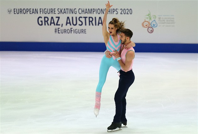 Ledová nenávist. Podporoval jsi sexuální predátory, říká ona. Jsi lhářka, reaguje on