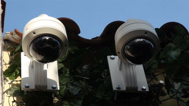 Na Lennonovu ze dohlíí i kamerový systém. (27.1.2020)