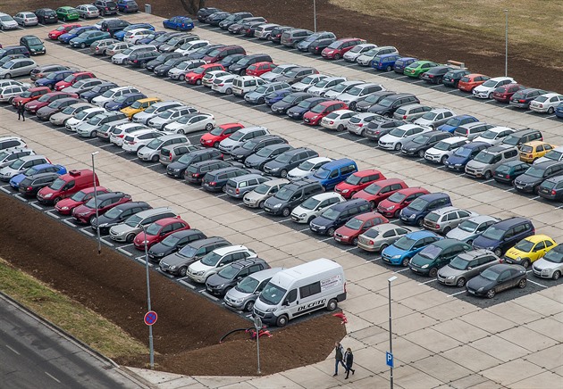 Nejen byty. Družstevníci by si mohli v Hradci postavit i parkovací dům