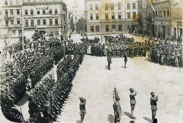 Falešný profil primátorky, smyšlená demonstrace. Těšínsko se někdo snaží rozeštvat