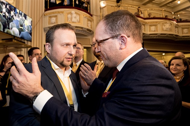 Lidovci si volí šéfa. Přivítání bylo slivovicí a olomouckými tvarůžky