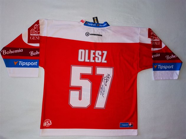 Sportovní fanouci si mohou v únorové aukci koupit dres olomouckého hokejisty...