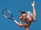 Petra Kvitová servíruje ve druhém kole Asutralian Open.