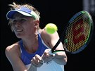 Ruska Jekatrina Alexandrovová hraje bekhend ve tetím kole Australian Open.