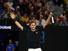 výcar Roger Federer slaví vítzství ve tetím kole Australian Open.
