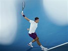 výcar Roger Federer hraje bekhend v osmifinále Australian Open.